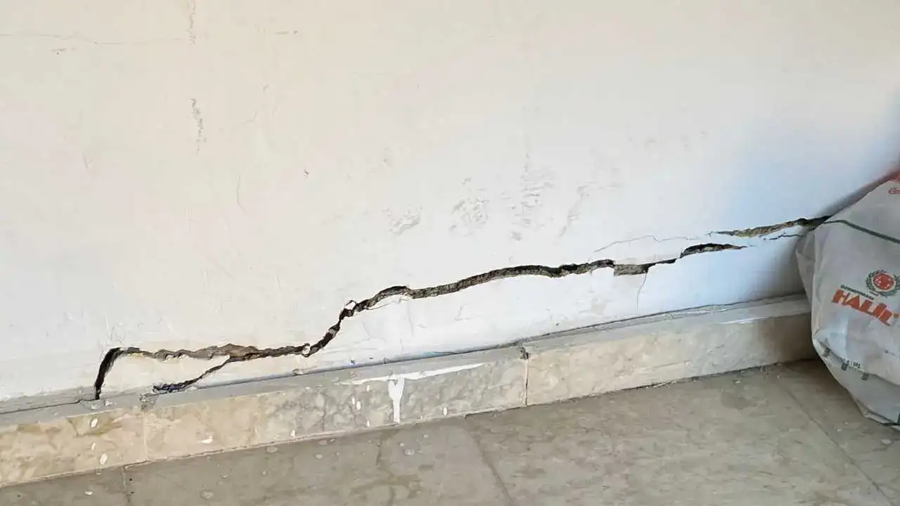 Serik’te Apartman Sakinleri Ölüm Korkusuyla Yaşıyor! 3